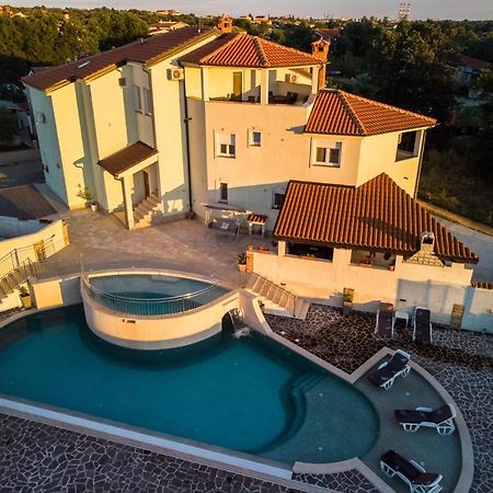 Amela Apartment Pula Exterior photo