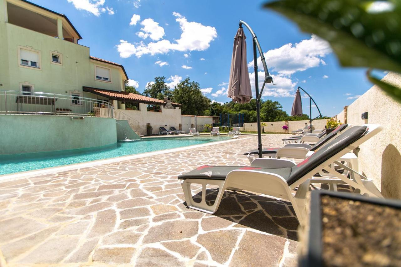Amela Apartment Pula Exterior photo